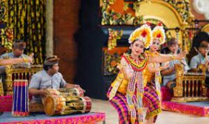 Mengurai Kebudayaan Indonesia: Tradisi, Inovasi, dan Identitas dalam Perjalanan Wak