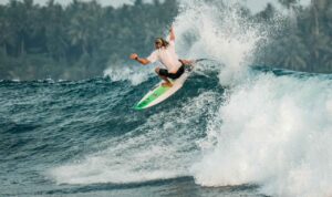 Menantang Adrenalin di Pulau Dewata Olahraga: Selancar Besar di Bali