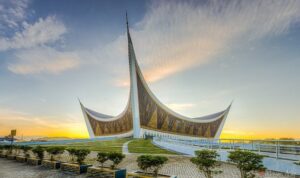 Arsitektur Nusantara: Dari Rumah Gadang hingga Pencakar Langit Modern